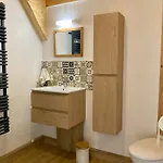Lejlighed T2 En Rdc, Calme, Frais, Parking, Idealement Place *