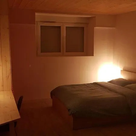 Au Parfait, T2 Rdc, Frais, Jardin, Calme, Parking, Idéalement Placé *